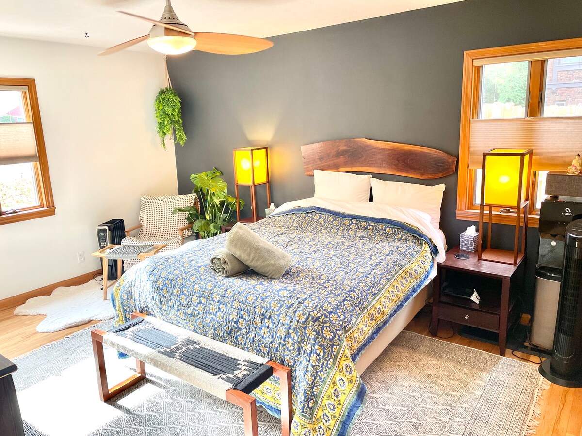 Glavna spavaća soba s podesivim bračnim krevetom od memorijske pjene 