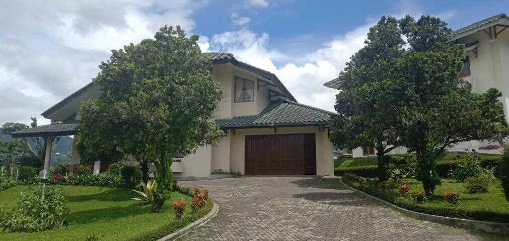 18+ Villa Taman Safari Puncak Pictures