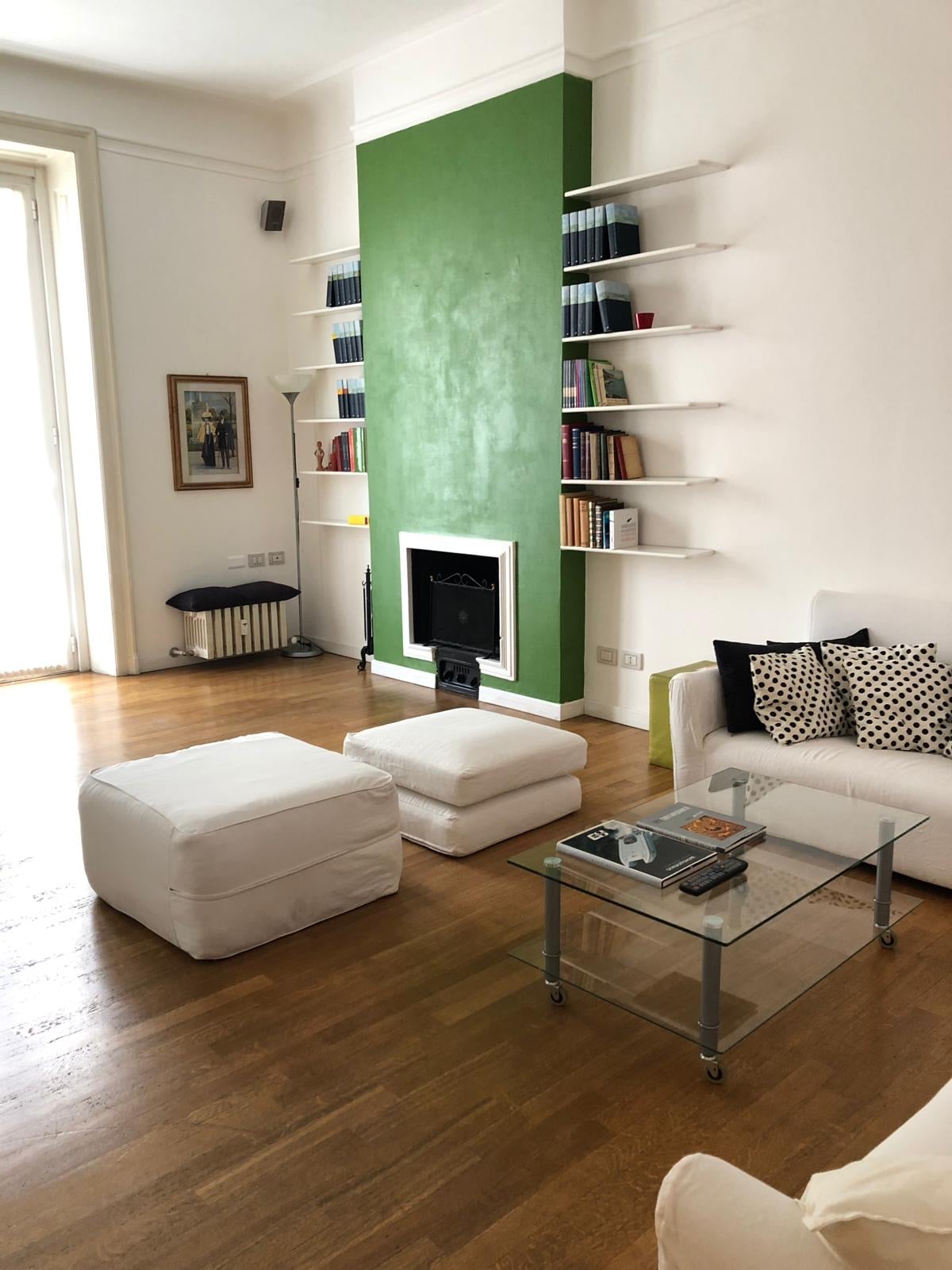 Dnevni boravak s kaminom i klavirom