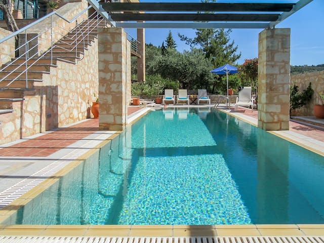 Aphrodite – Apokoron Villa with Private Pool