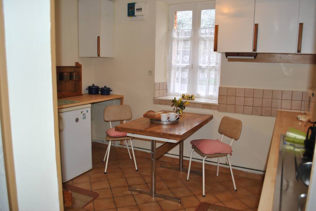 fully equipped kitchen,including washing machine