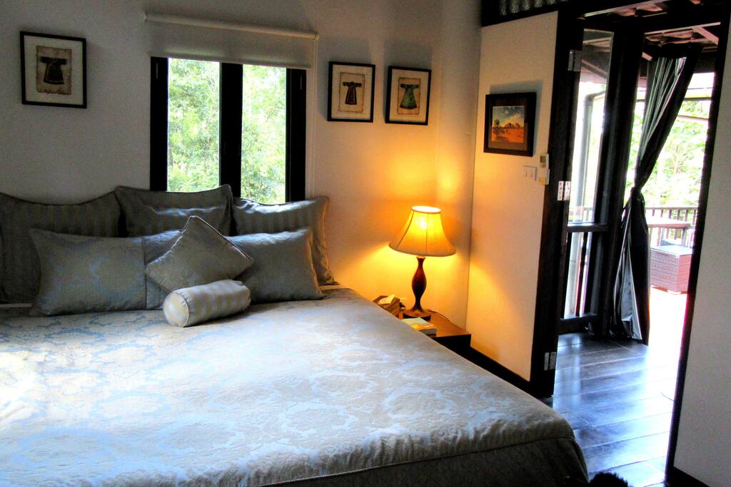Very comfortable bed with fine linens.