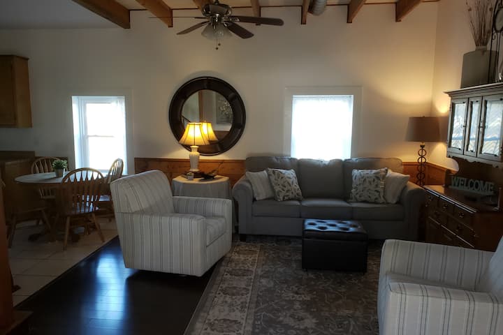 Pendleton Parlor The Milking Parlor:Great for gamedays, graduations - Farm stays for ...