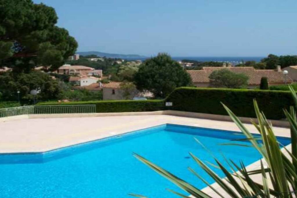 Piscine et vue mer de la résidence