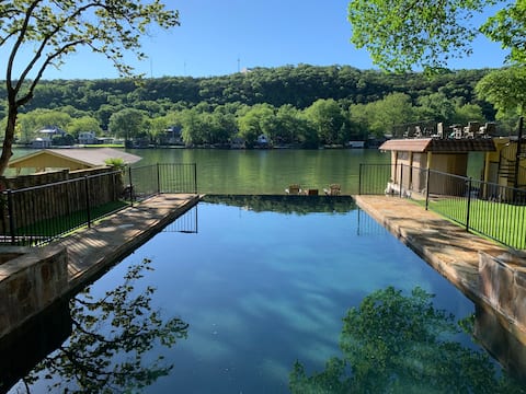 Successful Airbnb property: Spectacular Waterfront Estate in Mansfield River Place