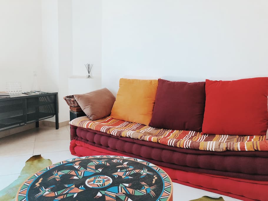 Living room with Sofa / Salon avec sofa.