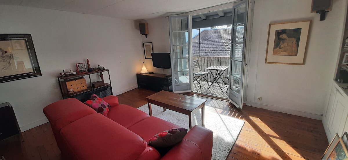 Successful Airbnb property: Charming 2-bedroom apartment in Old Bayonne in Bayonne