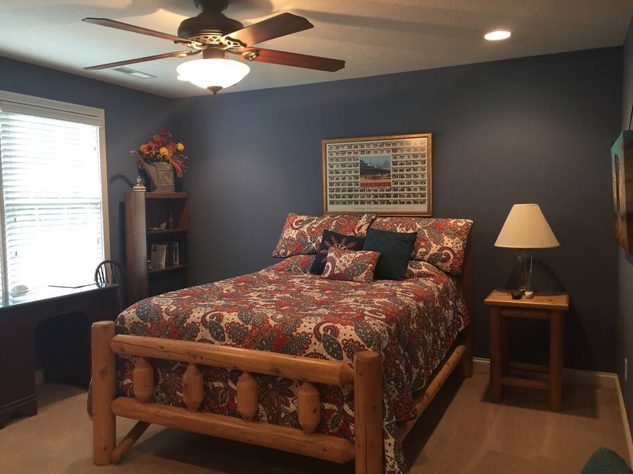 Comfortable queen size bed!