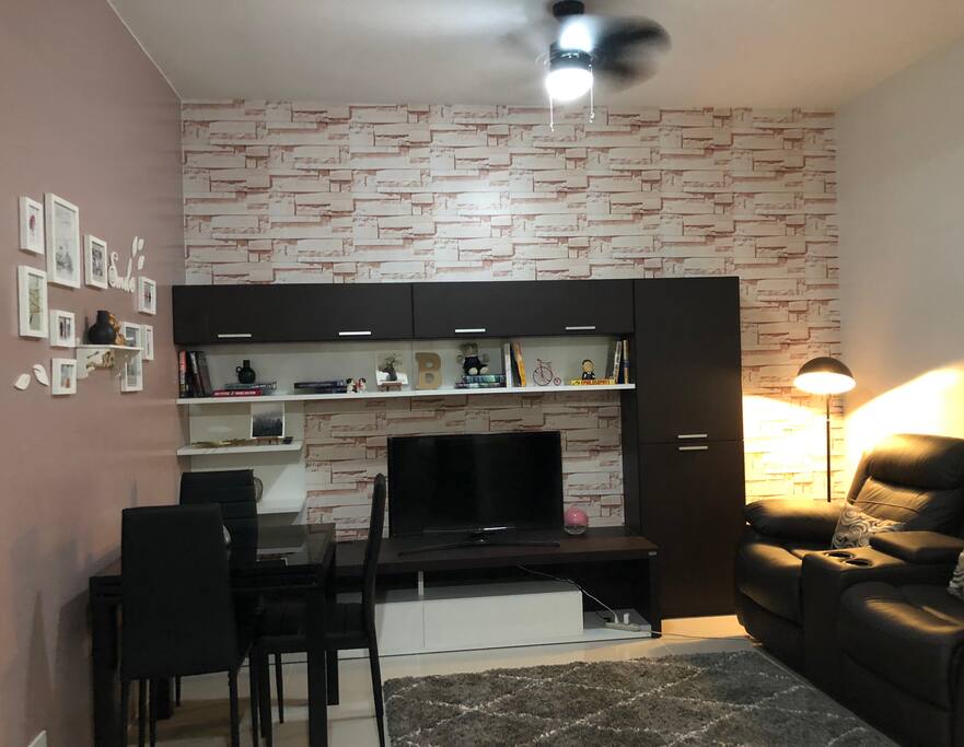 full view of the living room