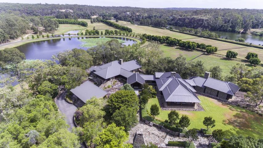 Sweven Estate | A Bespoke Luxury Stay gallery image 2