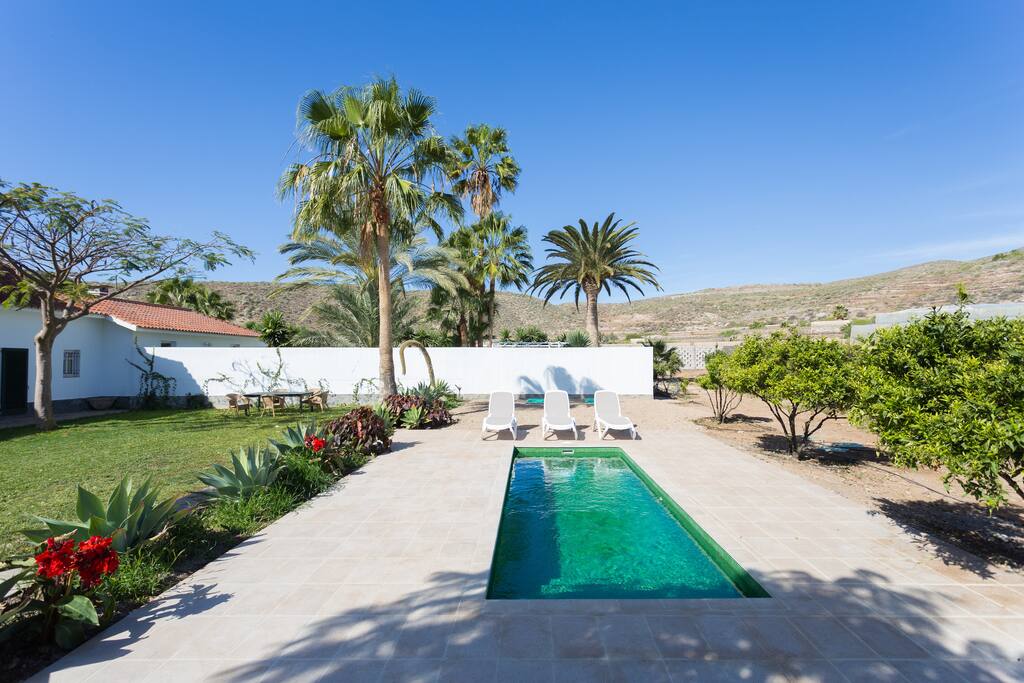 Private garden & pool