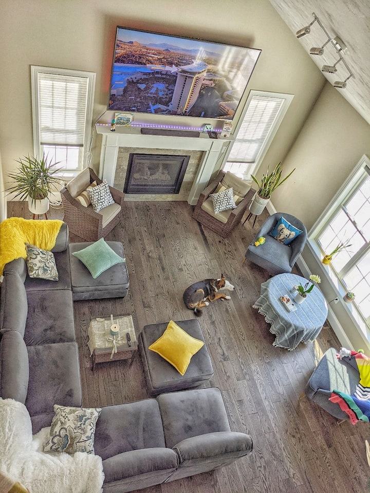 Entire Modern Home | Peaceful Retreat & Privacy - Worcester, MA