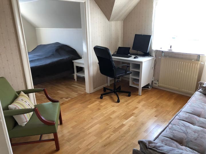 Dhomë gjumi në katin e mësipërm