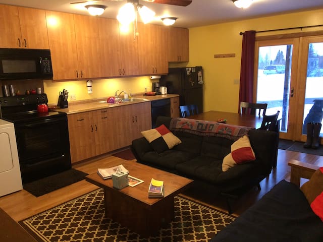 Fully equipped Guest House in Victor! Dog Friendly