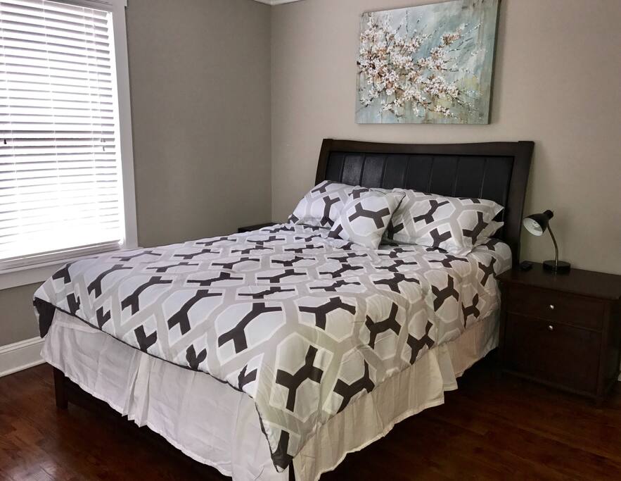Bed 1 - Queen bed, TV ceiling fan, desk & chair