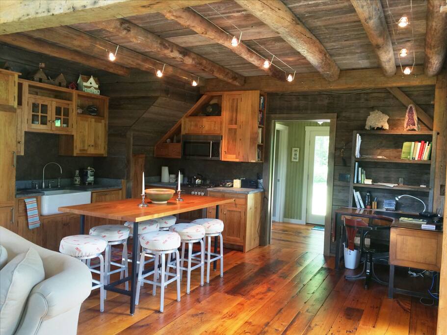 Tree House full kitchen