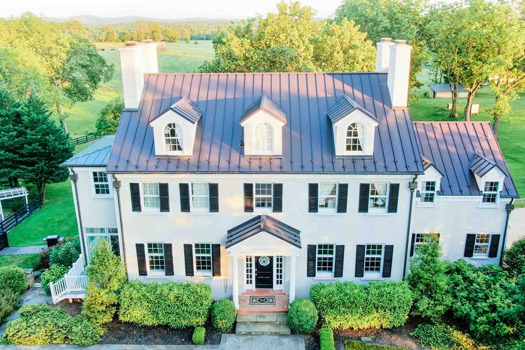 Mortgage Hall Estate on 121 acres 1hr30min from DC Houses for Rent in