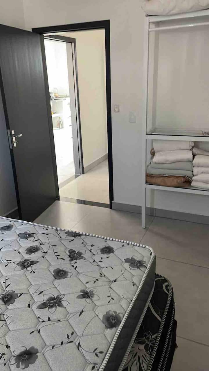 Room with a double bed and air-conditioning 