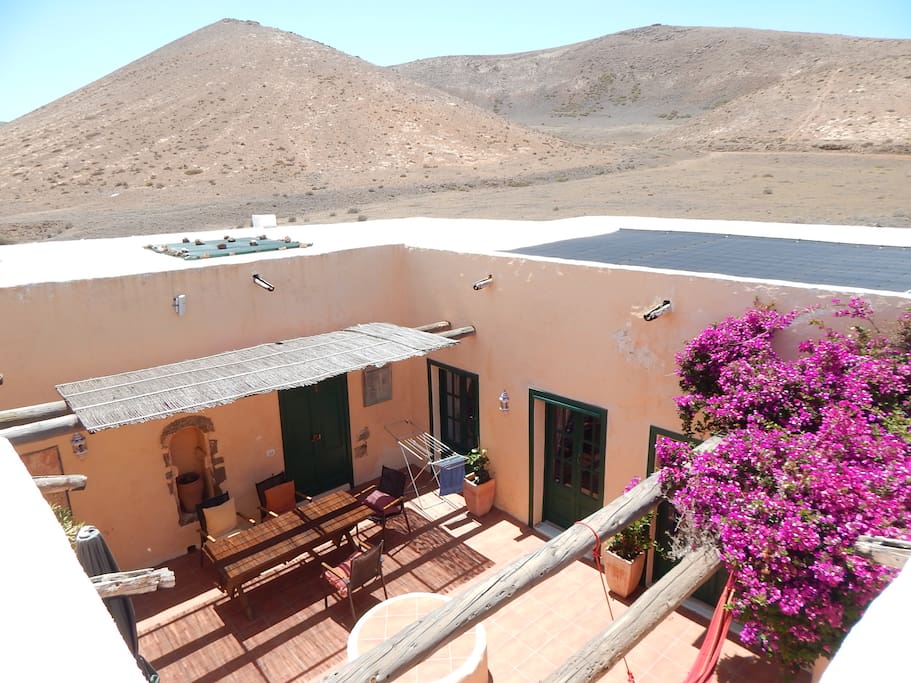 Private courtyard with alfresco dining area