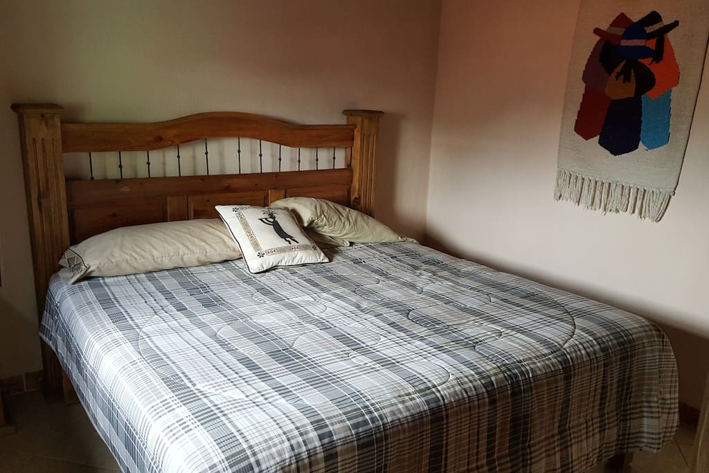2nd bedroom - Queen Bed