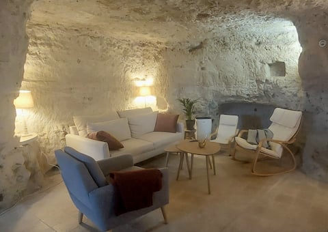 Troglo between Caves and Castles