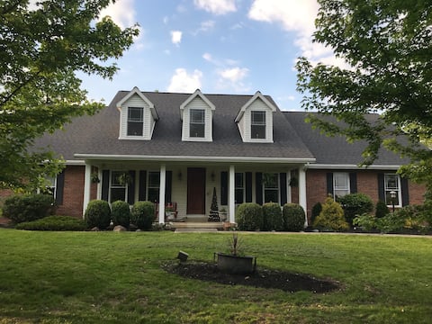 Large country home; 1 mile wrestling camp; Getaway