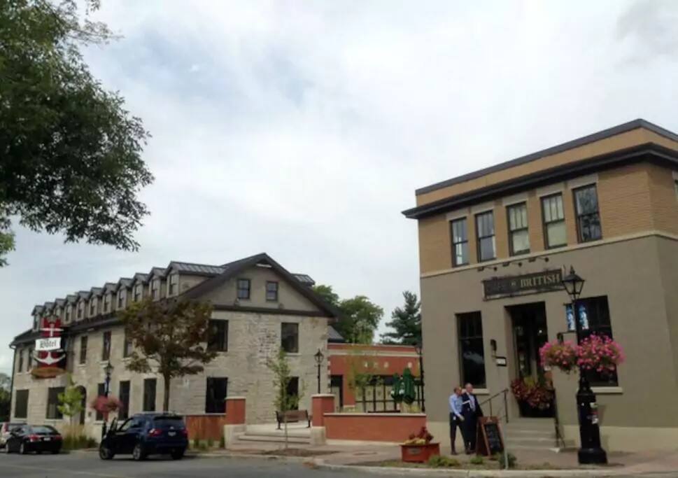 Historic Aylmer-Hotel -1834
