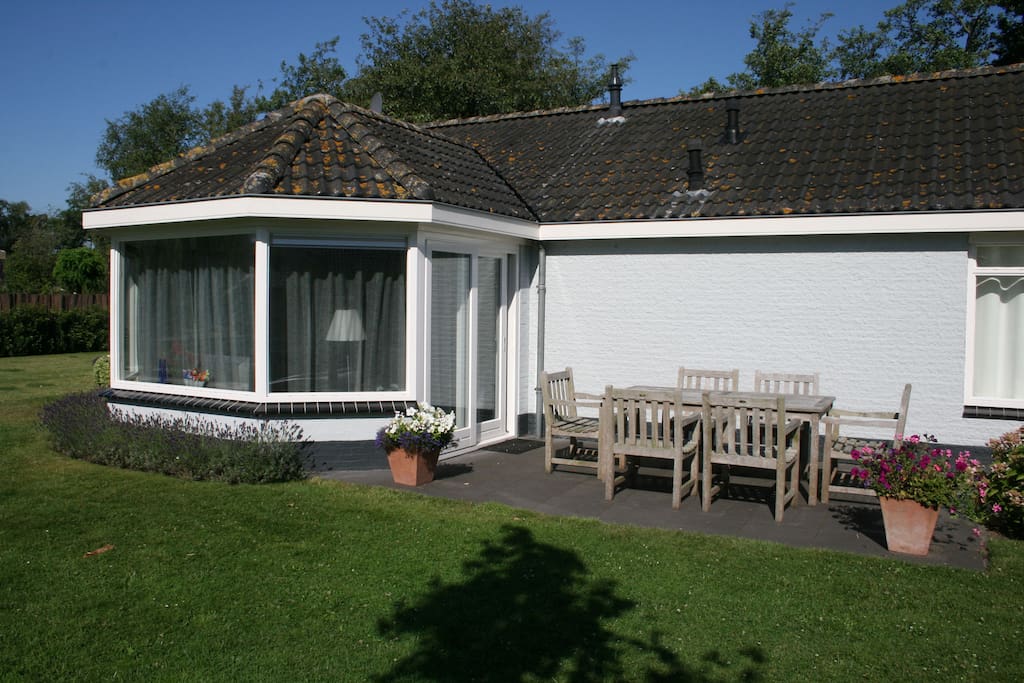 Heerlijk terras voor de ochtendzon
