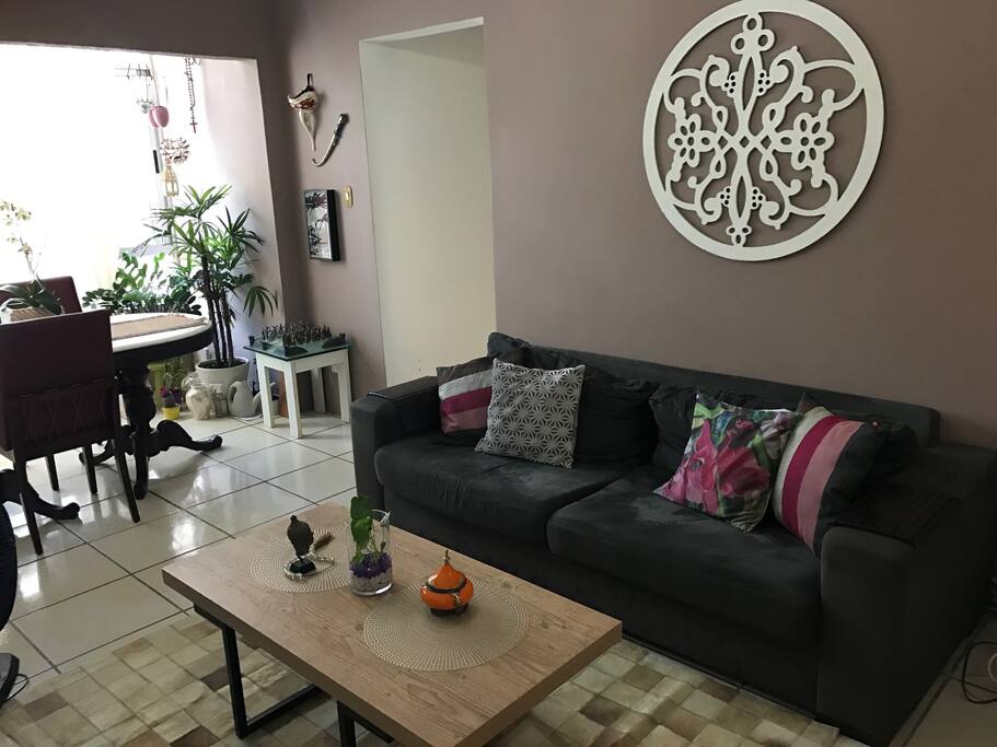 Salon y comedor con tele 45 pulgadas