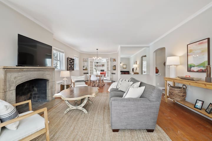 The Oaces on Grand a spacious 4 bdrm/2 bath apt