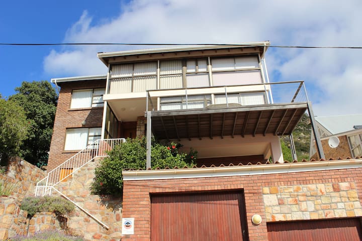 Muscat: Mountain side treasure