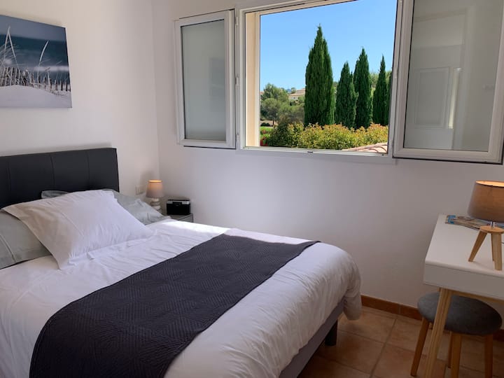 chambre 3,  le charme de la provence.