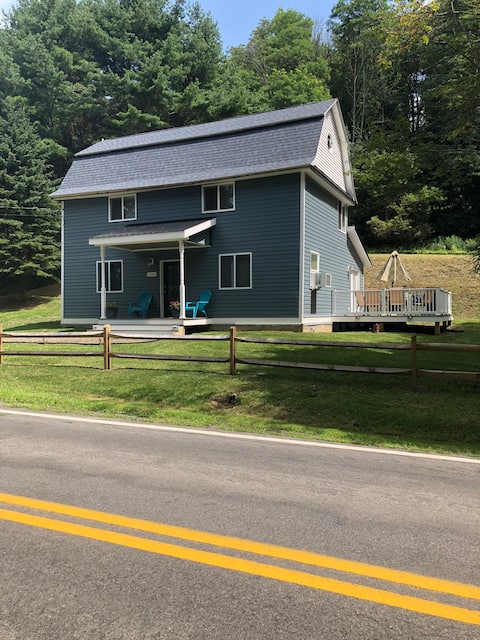 Popular Airbnb listing: Cooperstown Hall of Fame, Dreams Park Baseball in Cooperstown / Leatherstocking