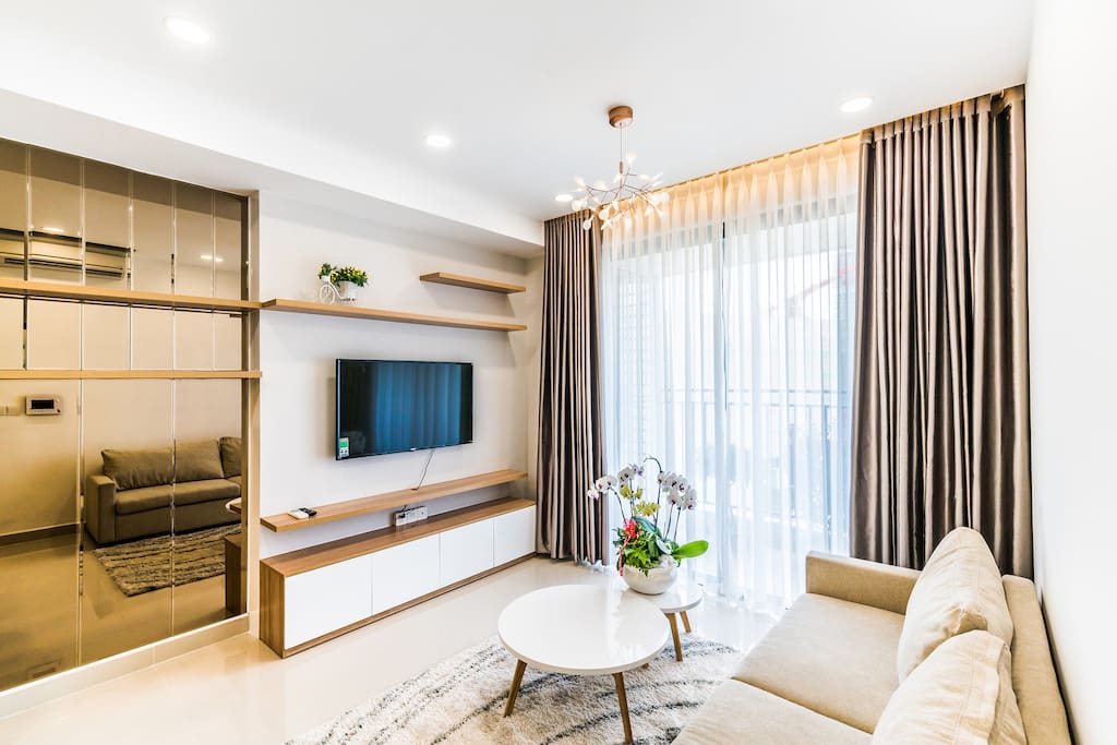 Spacious living room with cable TV