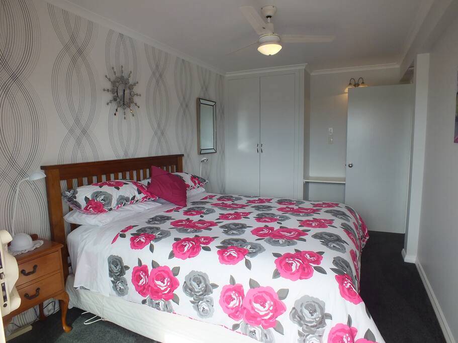 Bedroom with a luxury king size bed