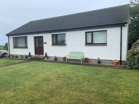 Stunning 3 Bed Cottage in Beach Location
