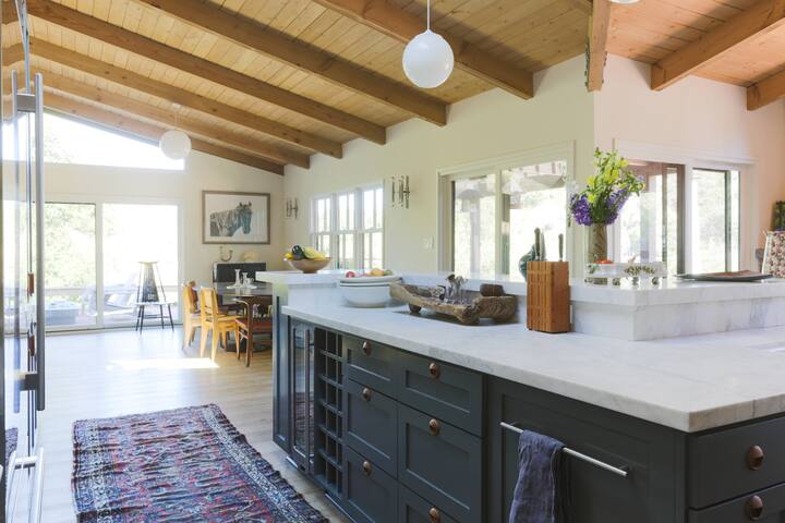 Walk to beach/private canyon/Mountain View/surf gallery image 4