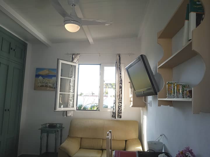 Habitación Con Baño Independiente En Parcela. - Los Caños de Meca