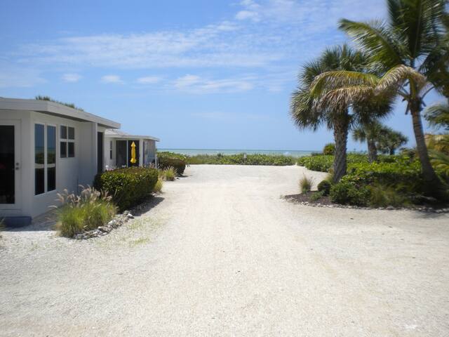 White Caps 3 On The Beach Condominiums For Rent In Sanibel
