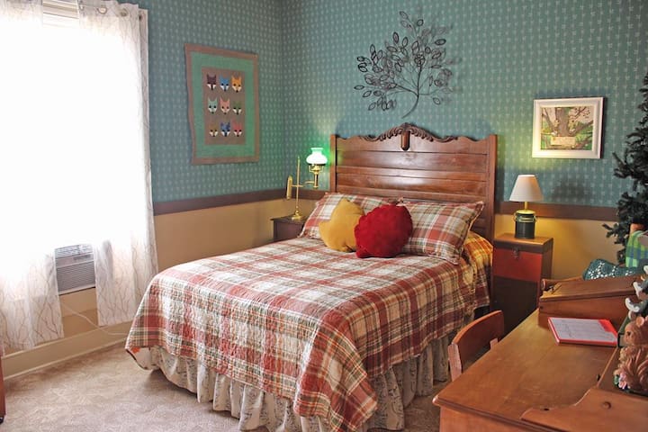 White Wagon Bed and Breakfast:TreeTop family suite