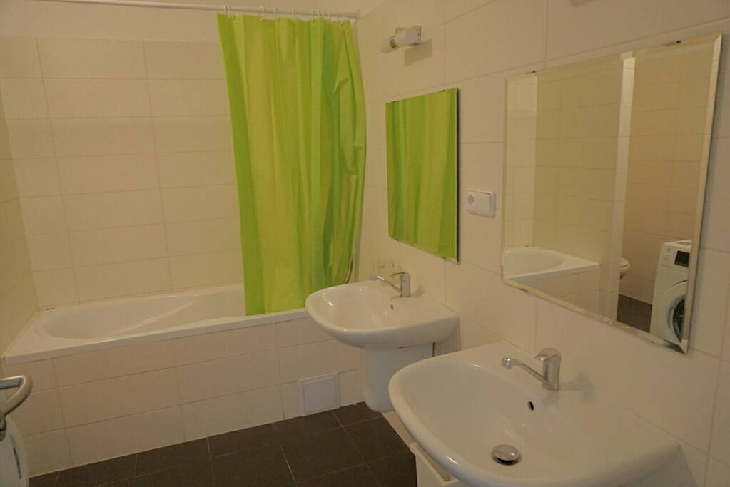 Clean, convenient and spacious bathroom