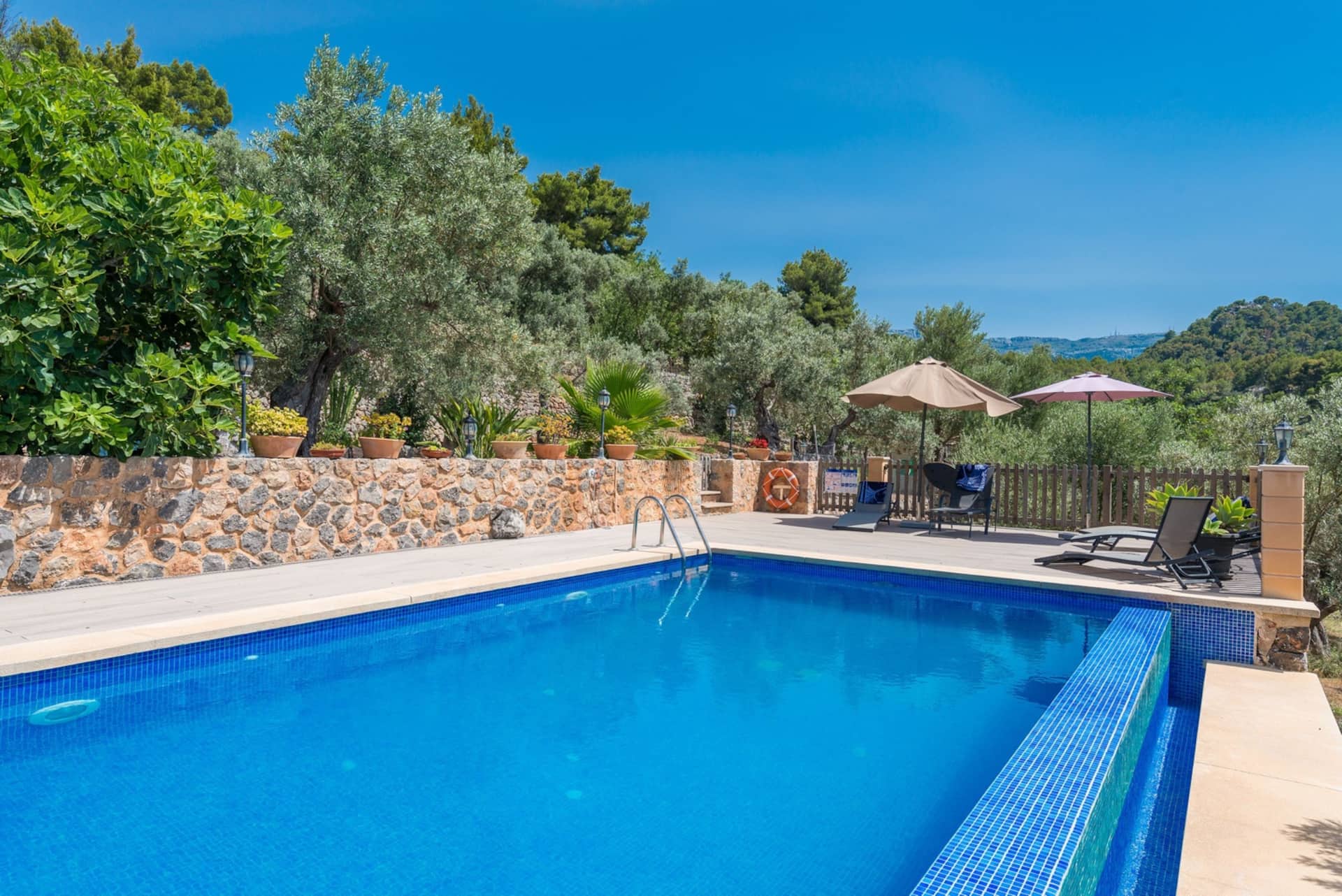Casa „Can Tamany“ mit Bergblick, Gemeinschaftspool, Garten und WLAN — Foto 2