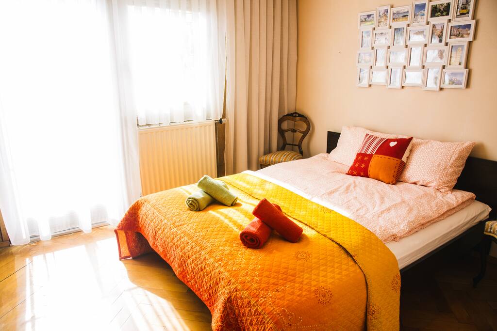 master bedroom with view on garden
