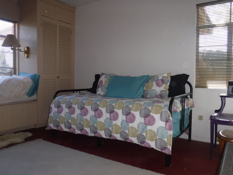 Twin day bed that can be expanded to a king.
