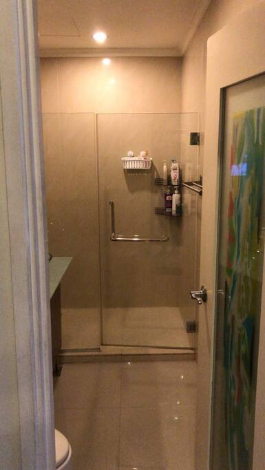 Bathroom 浴室