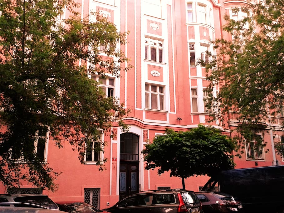 Front view, building in an Art Nouveau style