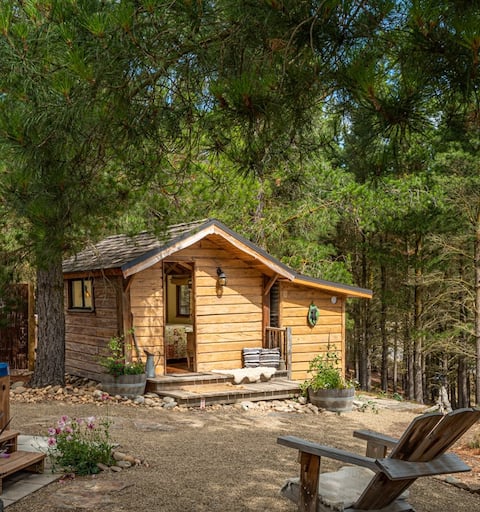 Homewood Cabin, A charming  rustic rural hideaway