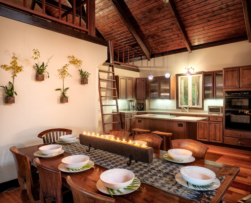 Dining and kitchen in Veranda House