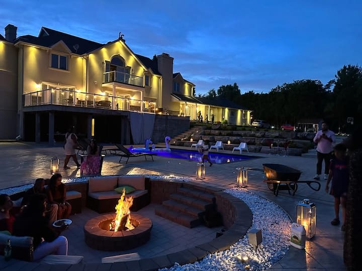 Private Charming Mansion Cottages for Rent in Caledon Village