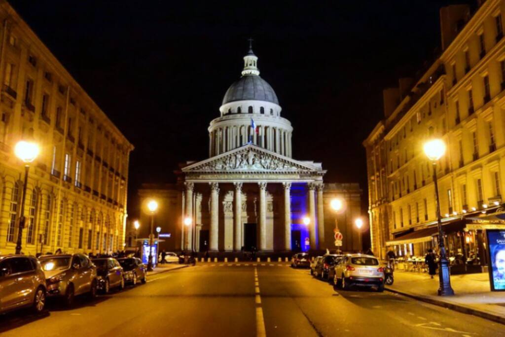 Lively area with cafes and pubs nearby